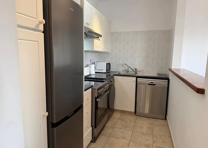 Regina Gardens - Spacious 2bed, 2bath, Sea Views, Pool, Terrace * Paphos