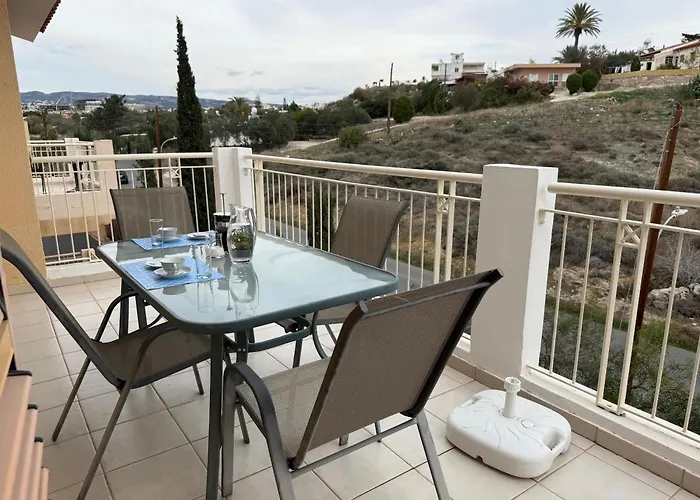 Apartment Regina Gardens - Spacious 2bed, 2bath, Sea Views, Pool, Terrace Paphos