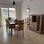 Regina Gardens - Spacious 2bed, 2bath, Sea Views, Pool, Terrace Пафос