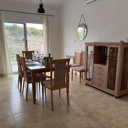 Regina Gardens - Spacious 2bed, 2bath, Sea Views, Pool, Terrace Paphos