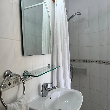 Apartment Regina Gardens - Spacious 2bed, 2bath, Sea Views, Pool, Terrace Paphos