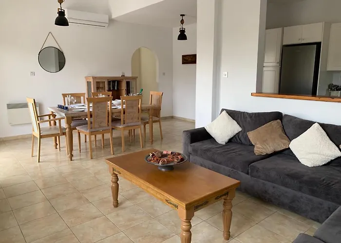 Regina Gardens - Spacious 2bed, 2bath, Sea Views, Pool, Terrace パ フォス