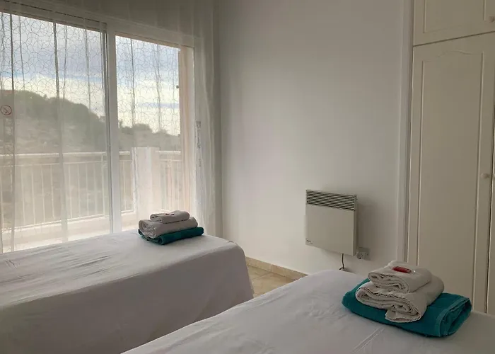 Regina Gardens - Spacious 2bed, 2bath, Sea Views, Pool, Terrace بافوس