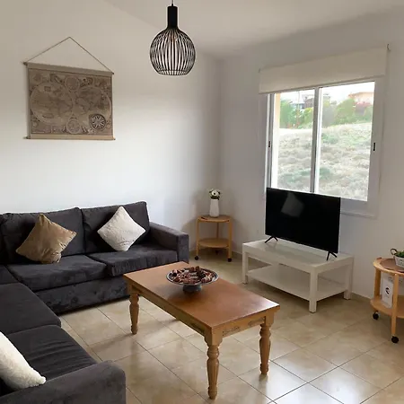 Regina Gardens - Spacious 2bed, 2bath, Sea Views, Pool, Terrace Apartmán