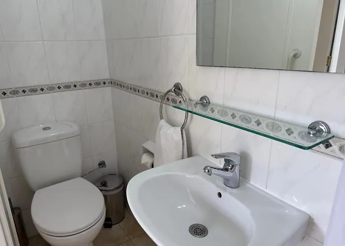 Regina Gardens - Spacious 2bed, 2bath, Sea Views, Pool, Terrace Paphos